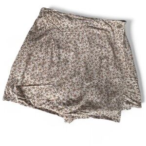 Women’s American Eagle light brown floral mini skort size M